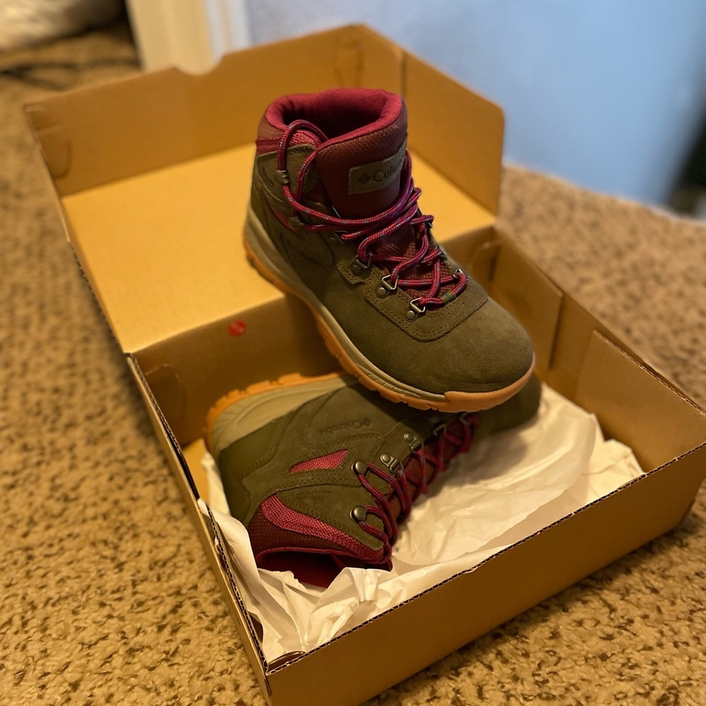 NWT/NIB Columbia Hiking Boots 🥾 - Picture 4 of 4
